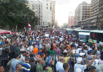 مشادات بين مؤيدي المعزول والباعة الجائلين برمسيس - تصوير : معتز سليمان