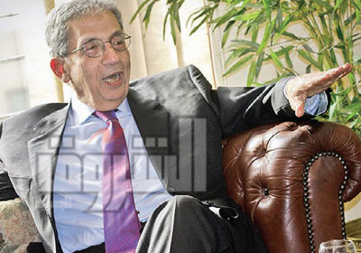 عمرو موسى يستمع إلي شكوي مواطني دمياط في نادي المهندسين