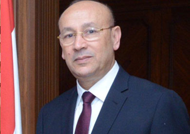 وزير الطيران عبد العزيز فاضل