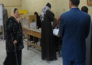 مواطنون يدلون بأصواتهم في استفتاء دستور 2012 – أرشيفية