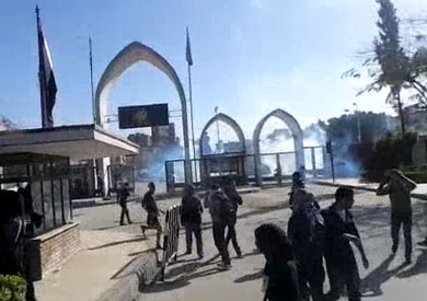 أصيب طالبان بجامعة الأزهر إثر انفجار عبوة محلية الصنع أثناء قيامهما بتصنيعها بمدينة نصر