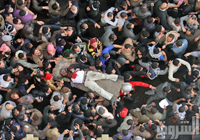 جنازة أحد شهداء 28 يناير بميدان التحرير<br/><br/><br/>تصوير: روجيه أنيس