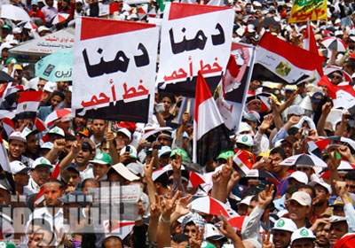 الآلاف فى التحرير وحدتهم الهتافات ضد المجلس العسكرى تصوير  أحمد نوهان