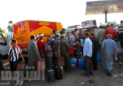 البنزين.. أزمة لا تنتهي<br/><br/><br/>تصوير: محمود خالد