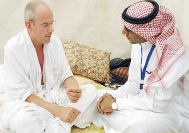 الهولندي أرنولد فاندرون بملابس الحج-ارشيفية