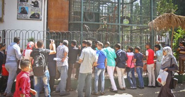 إقبال كثيف من جانب المواطنين على حديقة الحيوان في آخر أيام عيد الفطر