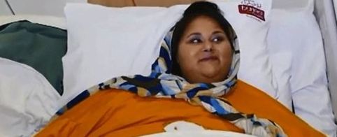 وصول جثمان إيمان عبد العاطي «أسمن امرأة في العالم» من أبو ظبي