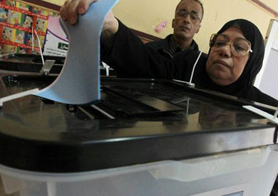 إجراء عملية التصويت في الانتخابات المصرية السابقة - أرشيفية