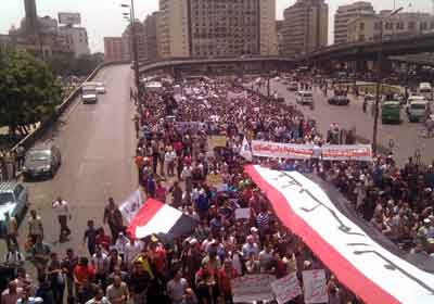 مسيرة مسجد الفتح المتجهة لوزارة الدفاع