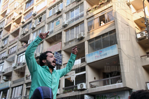 خالد السيد أثناء مشاركته في إحدى المظاهرات - تصوير روجيه أنيس
