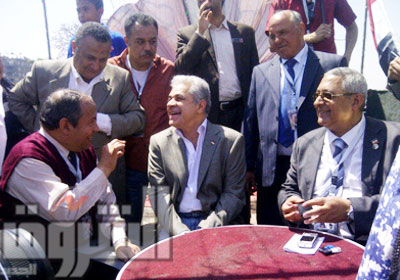 حمدين صباحي بين أنصاره في القناطر