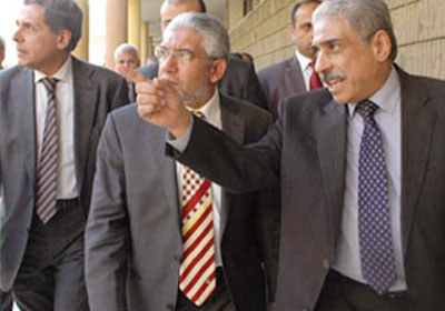 وزير النقل يتعهد بملاحقة الفاسدين فى السكك الحديدية
