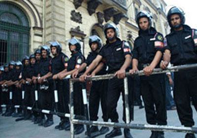 تواجد امنى امام كنيسة-ارشيفية
