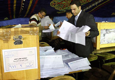 قضاة يشرفون على انتخابات