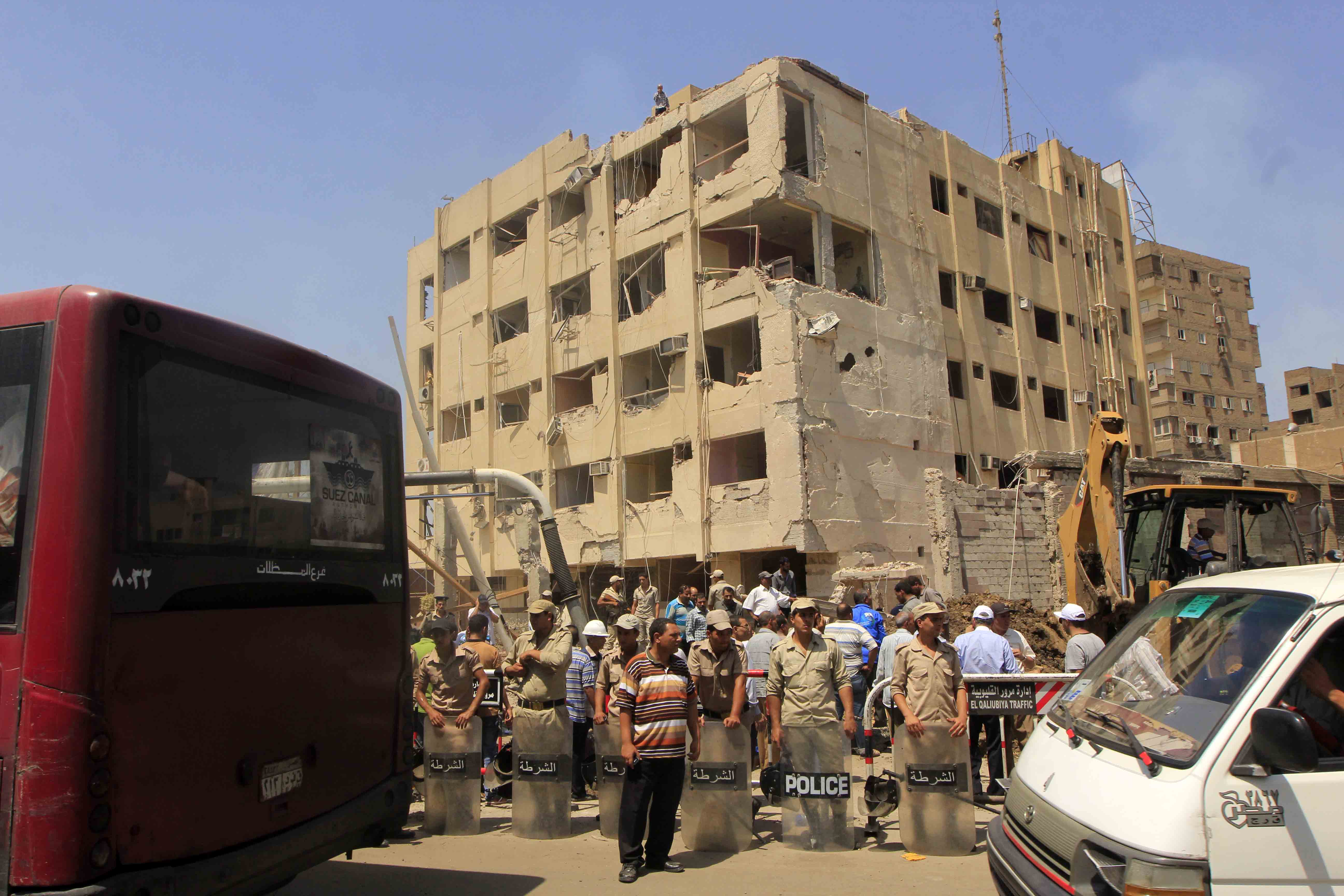 الدفع بـ5 سيارات لشفط السولار