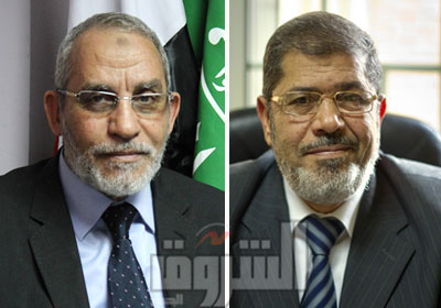 الرئيس محمد مرسي و الدكتور محمد بديع، المرشد العام للإخوان المسلمين