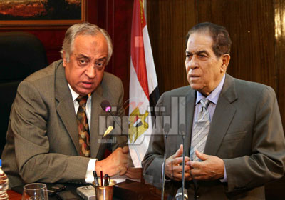كمال الجنزوري رئيس مجلس الوزراء ومحمد إبراهيم وزير الداخلية