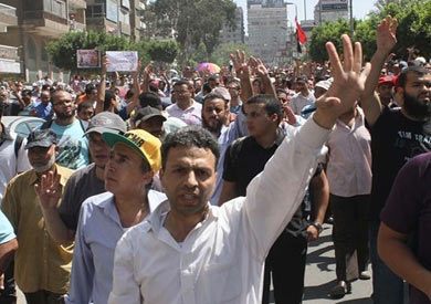 مسيرة لأنصار مرسي على الطريق الدولي الساحلي