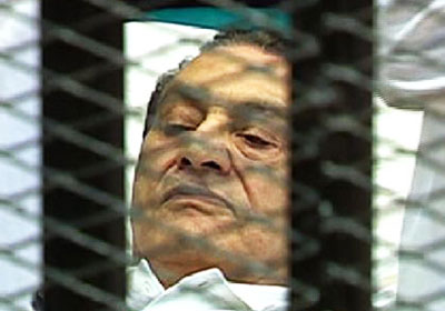 حسني مبارك.. الغموض حول حالته يفتح الباب واسعاً أمام الشائعات