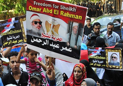 أوضحت الجماعة أن جمعة اليوم تستهدف لم الشمل والتأكيد على مطالب الثورة بالقصاص للشهداء، والإفراج عن المسجونين السياسيين