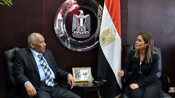 لدكتورة سحر نصر وزيرة الاستثمار والتعاون الدولي، وزير التعاون الدولي السوداني، إدريس سليمان
