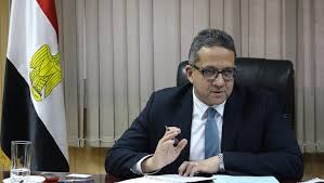 وزير الآثار خالد العناني، ورئيس جامعة القاهرة