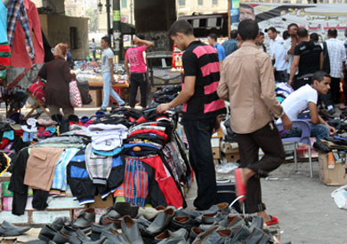 محافظة القاهرة تعطي الباعة الجائلين إشارة البدء في وضع بضائعهم – أرشيفية