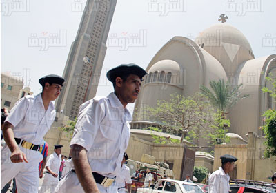 وجود أمني كثيف حول الكنائس تحسبا لآعمال عنف - تصوير : أحمد عبد اللطيف
