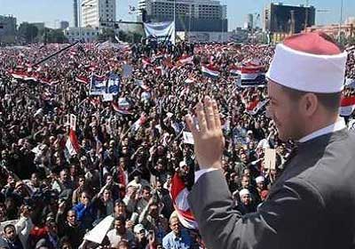 لقطة أرشيفية للشيخ مظهر شاهين- إمام وخطيب مسجد عمر مكرم