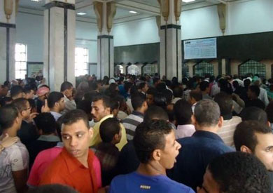 زحامًا شديدًا على منافذ التذاكر بمختلف المحطات - أرشيفية