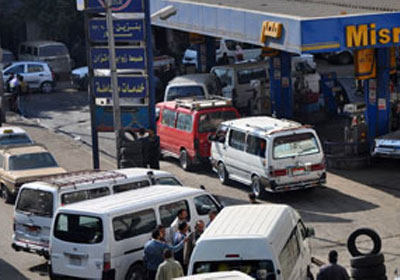 ازدحام على محطات الوقود