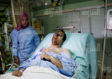 ضابط من طاقم حراسة الوزير في المستشفي -  تصوير: خبة الخولى