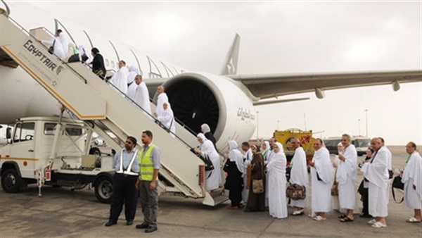 «مصر للطيران» تسير اليوم 15 رحلة لنقل 3350 حاجا