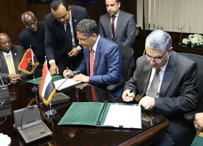تعاون ثنائي بين «مصر» و«أنجولا» في مجال الكهرباء والطاقة المتجددة
