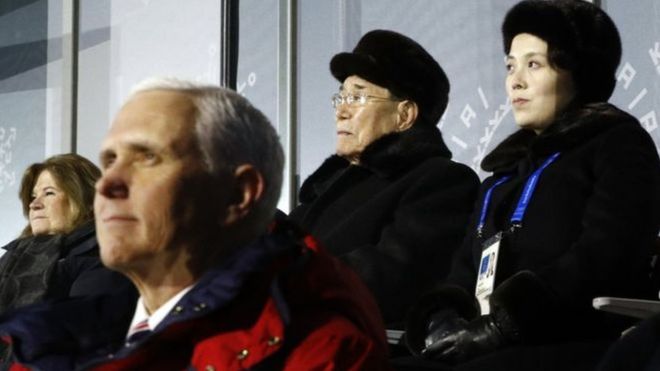 مايك بنس يجلس أمام شقيقة زعيم كوريا الشمالية في حفل افتتاح الأولمبياد الشتوي في كوريا الجنوبية