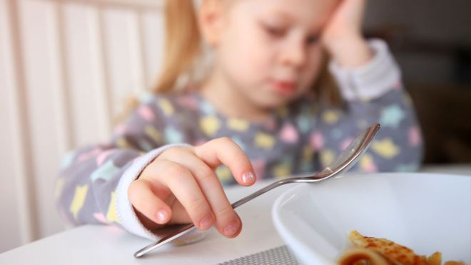 توصلت الدراسة التي أجرتها جامعة كوليدج لندن إلى أن البيئة المنزلية تعد سببا رئيسيا لتناول الطعام بدافع انفعالي