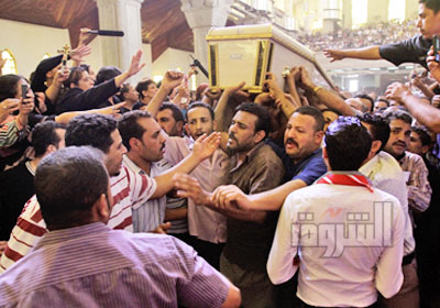 جانب من تشييع جثمان أحد ضحايا المواجهات من كاتدرائية العباسية<br/><br/><br/>تصوير: إيمان هلال