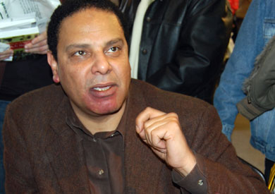 الكاتب والروائي علاء الأسواني