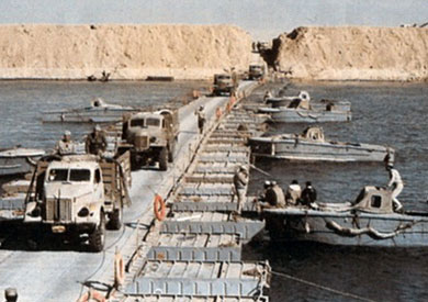 القوات المصرية تعبر قناة السويس في حرب أكتوبر