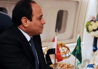 السيسي على متن الطائرة