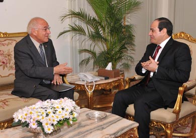 «السيسي» يبحث منظومة البحث العلمي مع فاروق الباز
