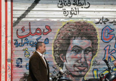 غرافيتي يطالب بالقصاص لشهداء الثورة