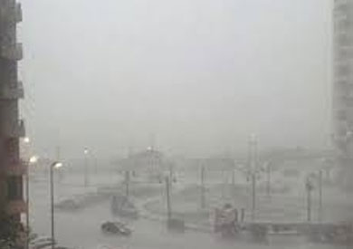 أمطار غزيرة تغرق شوارع أسوان