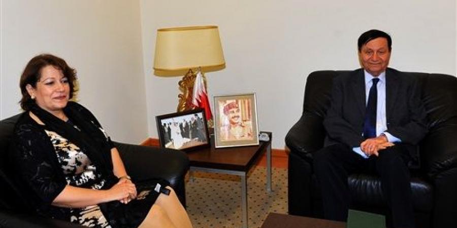 مستشار ملك البحرين يبحث مع سفيرة مصر بالمنامة العلاقات الثنائية بين البلدين