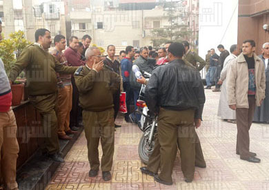 أمين شرطة يصفع ممرضة على وجهها لتأخر الكشف على نجله المريض بالبحيرة