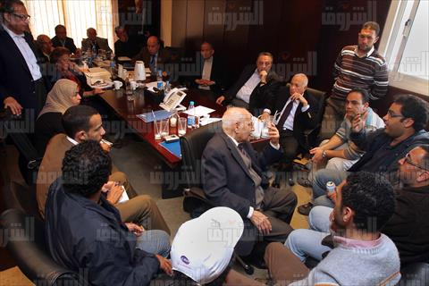 لجنة الحكماء في حوار مع عدد من شباب الثورة - تصوير: فادي عزت