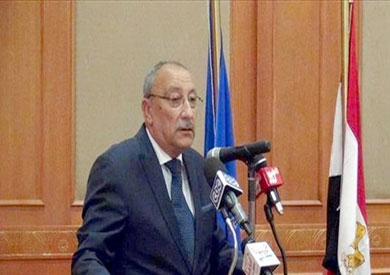 مصطفى يسري، محافظ أسوان