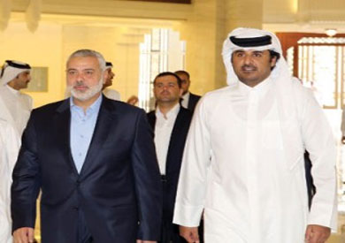 رئيس الحكومة الفلسطينية المقالة في قطاع غزة إسماعيل هنية وأمير دولة قطر الشيخ تميم بن حمد آل ثان-ارشيفية