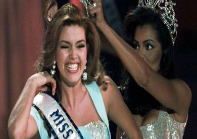 فازت ماشادو بلقب ملكة جمال الكون عام 1996