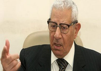 الكاتب مكرم محمد أحمد، نقيب الصحفيين الأسبق